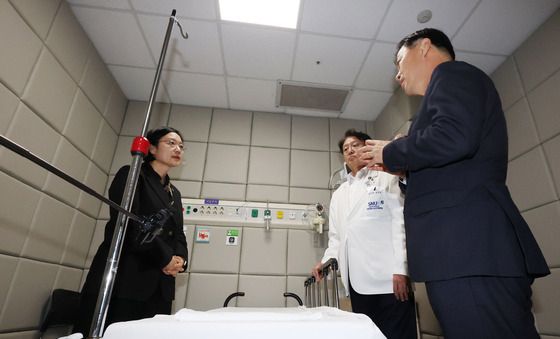 보라매병원 권역정신응급센터 찾은 한성숙 총리