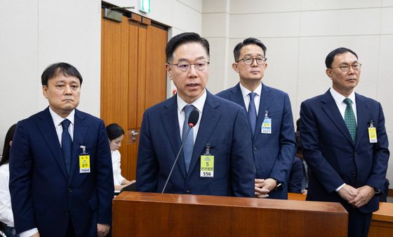 [국감] 유류 가격 결정 관련 입장 밝히는 정유사 대표자들