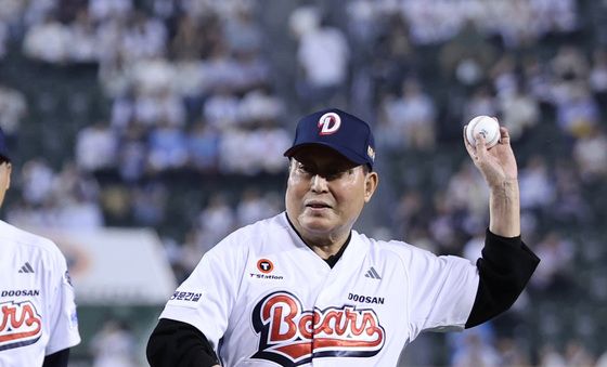 시구하는 김인식 전 감독