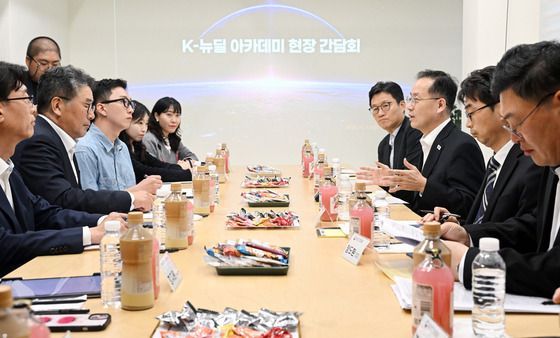 이형일 부총리, K-뉴딜 아카데미 현장 간담회