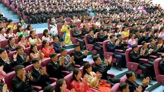 北 "조선작가동맹창립 80주년 기념보고회 개최"