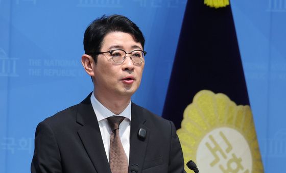 기자회견하는 주진우