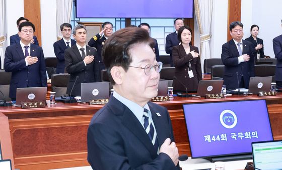 국민의례 하는 이재명 대통령