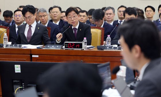 [국감] 질의에 답하는 오태석 우주항공청장