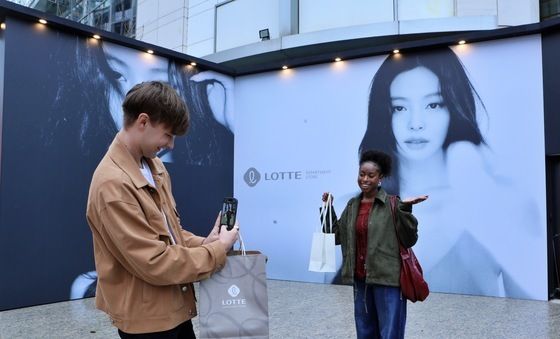 롯데百 본점, 외국인 관광객 위한 특별 포토스팟 운영