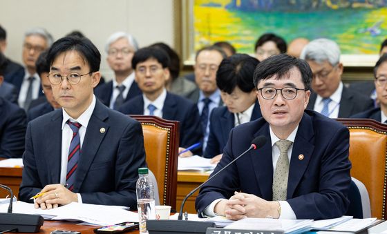 [국감] 정무위 국감 출석한 임기근 국무조정실장과 채이배 국무총리비서실장