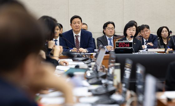 [국감] 복지위 국정감사 답변하는 오유경 식약처장