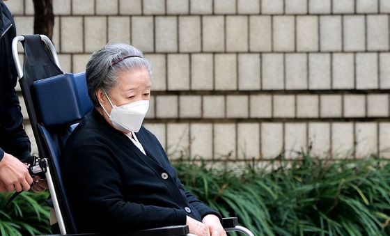 서울고등법원 출석하는 한학자 총재