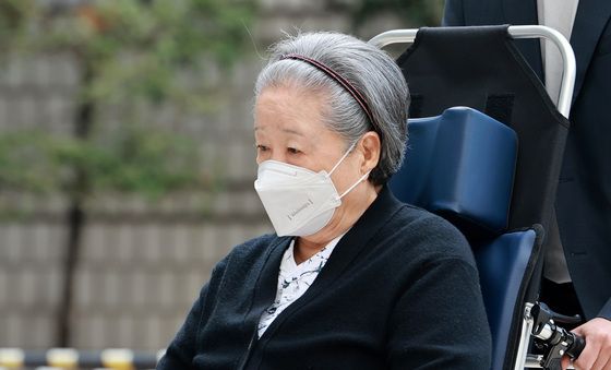법원 출석하는 한학자 통일교 총재