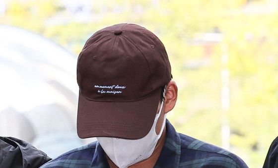 '장모 살해·아내 납치' 20대 남성 법원 출석