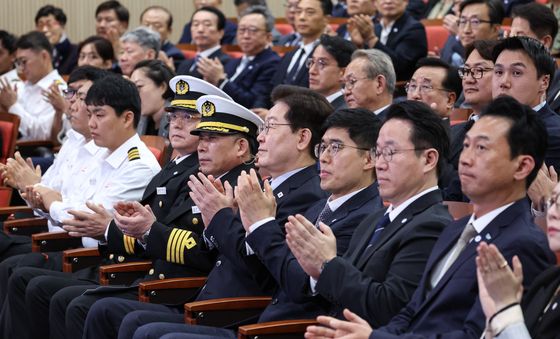 박수 치는 이재명 대통령
