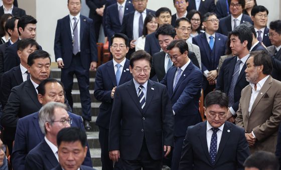 북극항로 시범운항 환영식 입장하는 이재명 대통령