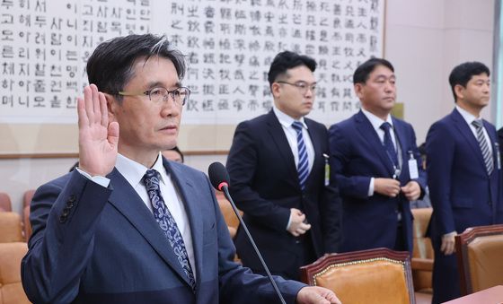 [국감] 증인 선서하는 오동운 공수처장