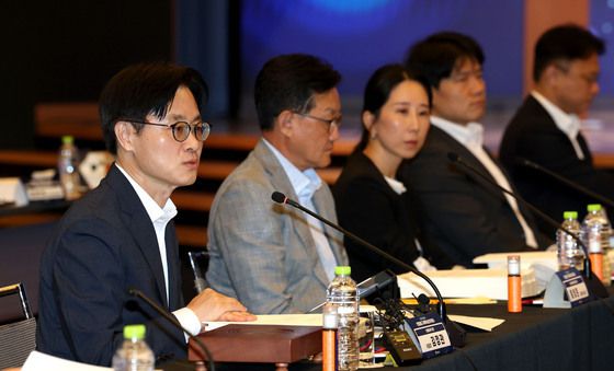 발언하는 김정관 장관