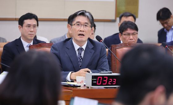 [국감] 질의 답변하는 오동운 공수처장