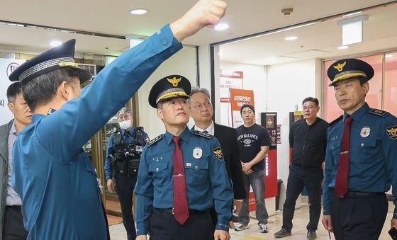 인천 흉기 난동 현장 방문한 경찰청장 대행