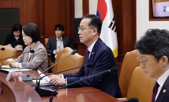 비상경제본부회의 주재하는 이형일 부총리