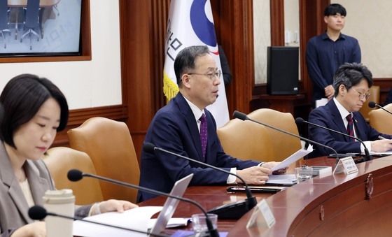 모두발언 하는 이형일 부총리