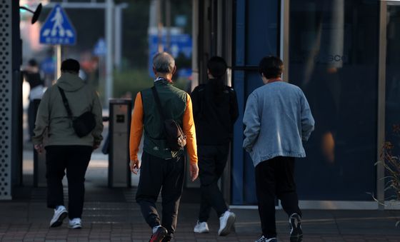 임금 본 교섭 앞둔 포스코 직원들