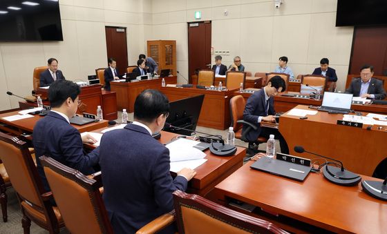국회 국방위, 법률안심사소위원회