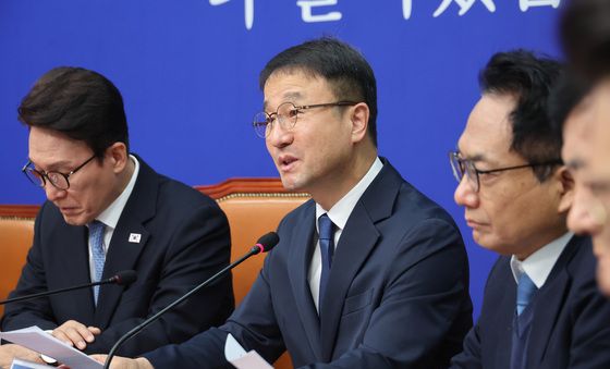 발언하는 한병도 원내대표