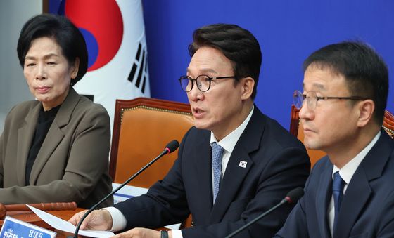 최고위 발언하는 김민석 대표