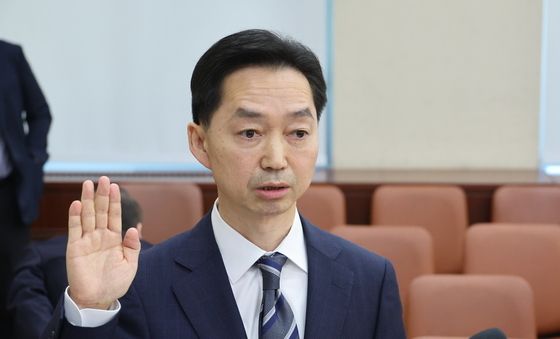 인사청문회 선서하는 김지용 중수청장 후보자
