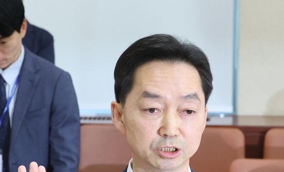 선서하는 김지용 중대범죄수사청장 후보자