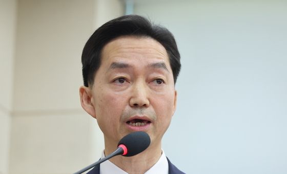청문회 인사말하는 김지용 후보자