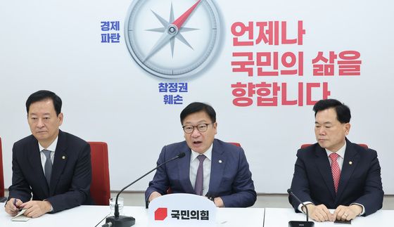 기자간담회 발언하는 정점식
