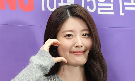 남지현, 사랑스러운 볼 하트