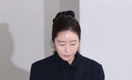 법정 향하는 강선우 무소속 의원
