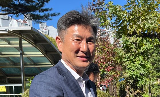 김동욱 서울 도봉구청장,  '선거법 위반' 혐의 첫 공판 출석