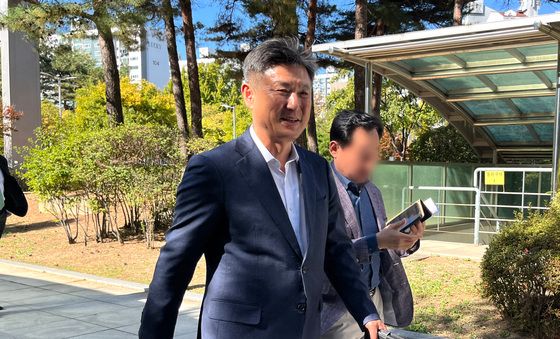 공판 출석하는 '선거법 위반 혐의' 김동욱 도봉구청장