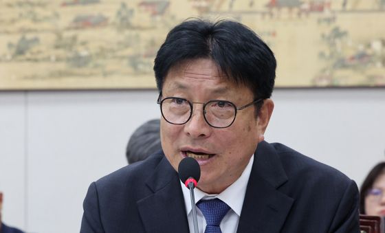 [국감] 질의에 답하는 도성훈 교육감