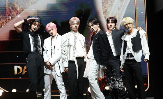 데일리:디렉션, 안구정화 무대