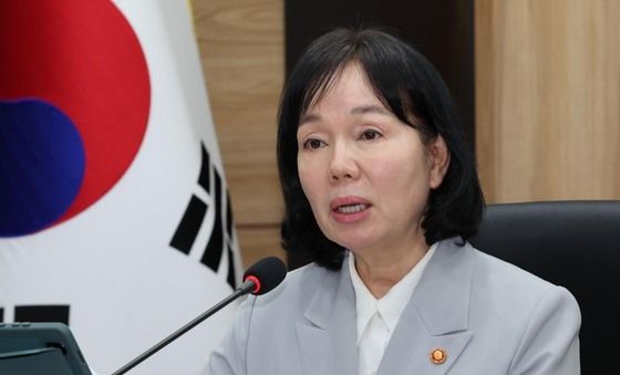 전체회의 주재하는 송경희 위원장
