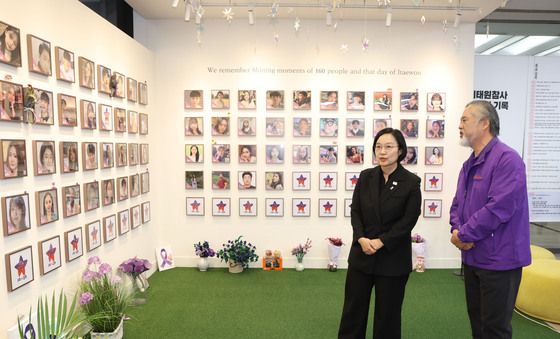 이태원 참사 추모공간 '별들의 집' 찾은 한성숙 국무총리
