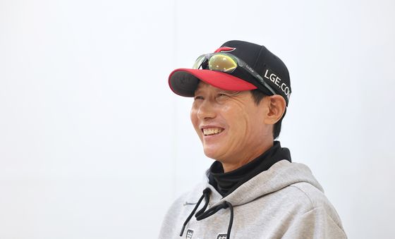인터뷰하는 LG 염경엽 감독