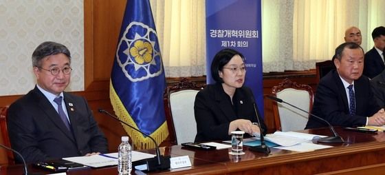 한성숙 총리, 경찰개혁위원회 첫 회의 주재
