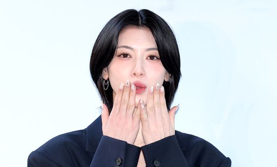 미요시 아야카, 손 키스 쪼옥