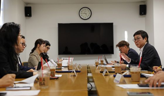 문화예술정책자문위 웹툰 분과 4차 회의 주재하는 최휘영 장관