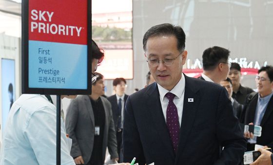 이형일 부총리, G20·G7 재무장관회의 참석차 출국