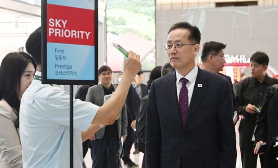 이형일 부총리, G20·G7 재무장관회의 참석차 출국