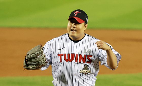 8회 무실점으로 수비 마친 이우찬