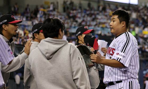 8회초 위기 막은 이우찬