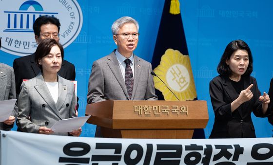 응급의료센터 압수수색 규탄 기자회견하는 김택우 대한의사협회장