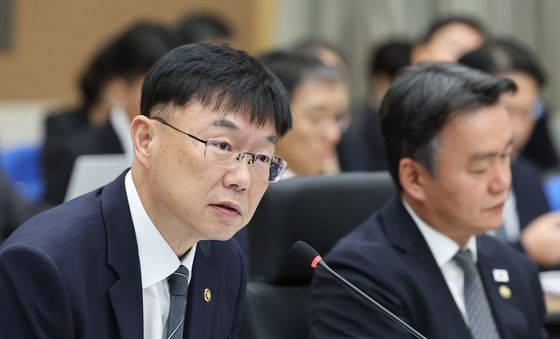 [국감] 질의에 답변하는 안형준 국가데이터처