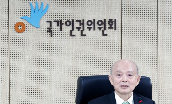 안창호 위원장, 국가인권위원회 제30차 상임위원회 주재