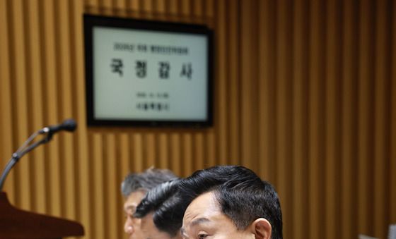 [국감] 여당 의원 질의에 답변하는 오세훈 시장